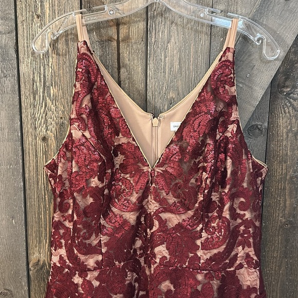 Dress the Population Blair Embellished Fit & Flare Cocktail Dress in Berry/Nude - Picture 7 of 14